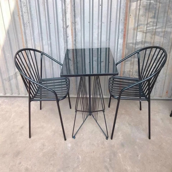 Bàn ghế cafe khung sắt - nan dọc - viền tròn - có tay