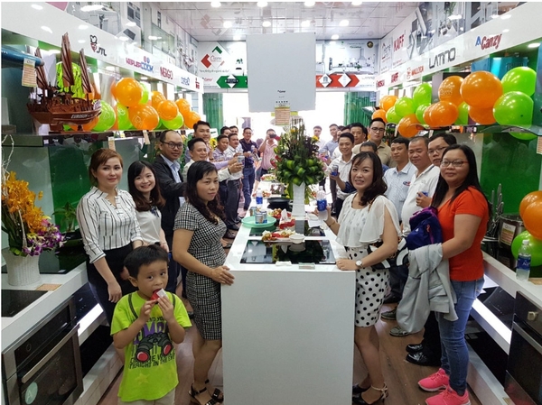 HomeBest khai trương