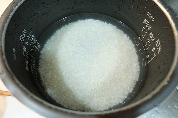nau-xoi-bang-noi-com-dien-de-hay-kho-Kalpen