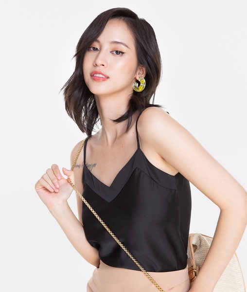 Áo hai dây nẹp cổ