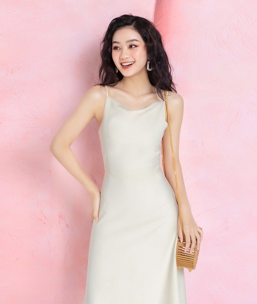 Đầm yếm vuông