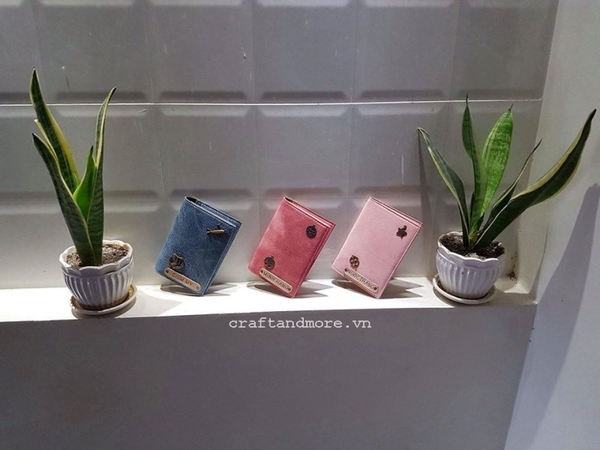 Vỏ bọc hộ chiếu khắc tên theo yêu cầu