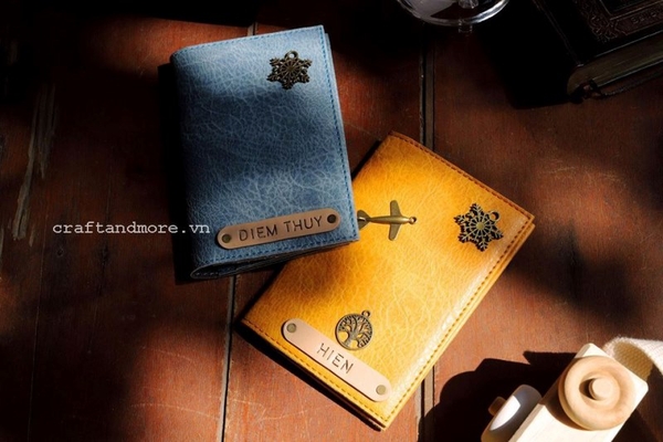 Bao đựng hộ chiếu handmade khắc tên; in, khắc, dập logo theo yêu cầu