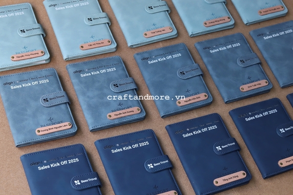 Túi ví đựng passport cover khắc tên, trang trí charm theo yêu cầu