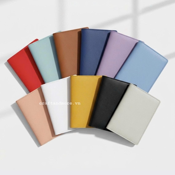 Túi ví đựng passport cover khắc tên, trang trí charm theo yêu cầu