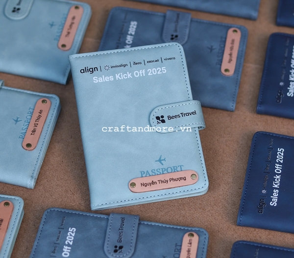 Túi ví đựng passport cover khắc tên, trang trí charm theo yêu cầu