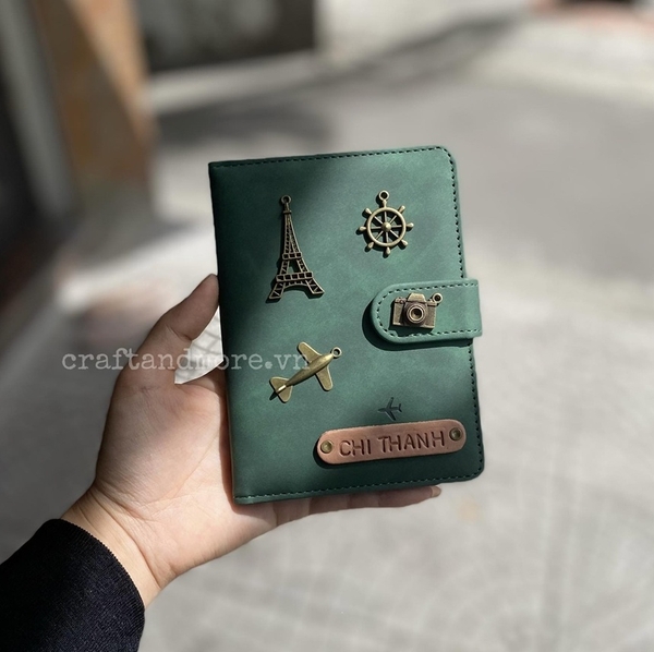 Túi ví đựng passport cover khắc tên, trang trí charm theo yêu cầu