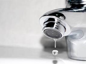 Làm thế nào để xử lý vòi nước chảy yếu tại nhà