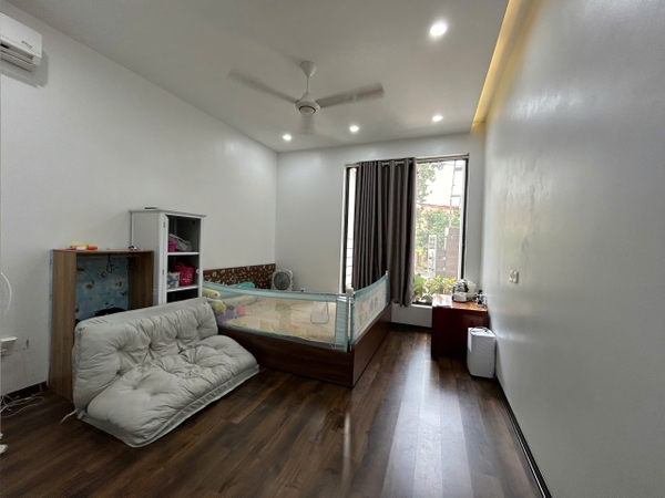 Chủ nhà chuyển vào Vin ở cần bán nhanh nhà 2,5 tầng 180m2 Đào Xuyên, Đa Tốn