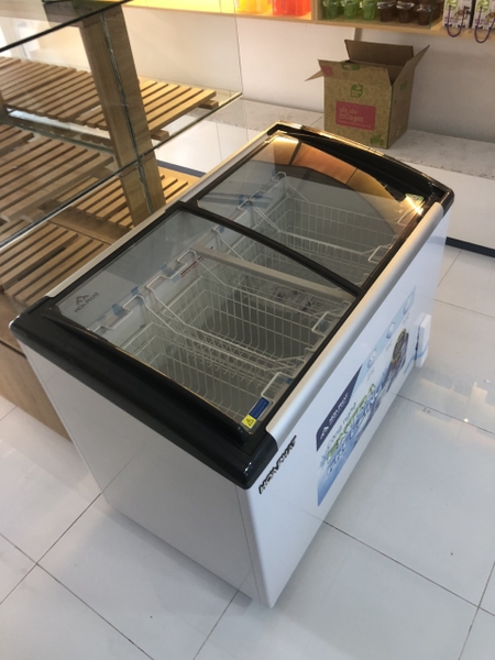 Tủ đông trưng bày kính cong Hòa Phát 1 ngăn  đông 2 cánh trượt HSF AD6357.C1 dài 1.2 MÉT.