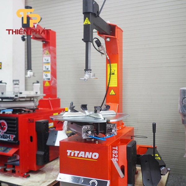 Máy tháo vỏ ô tô Titano T825