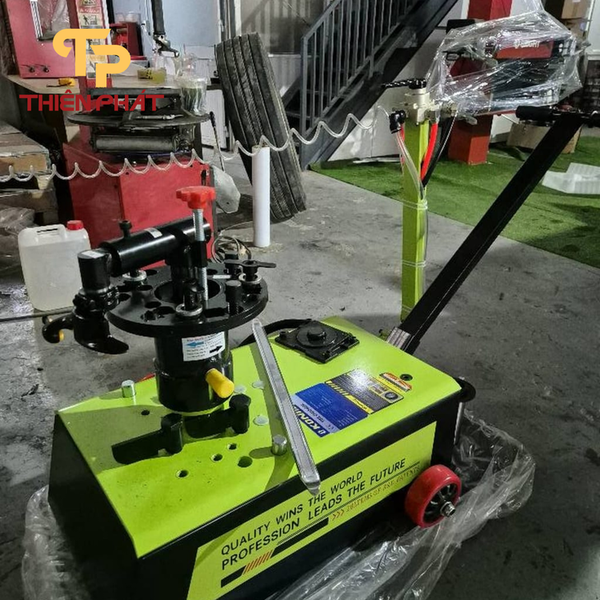 Máy tháo lốp xe tải không săm, kiểu nằm Konia K1622E