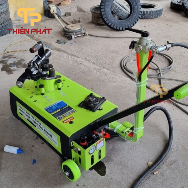 Máy ra vào lốp xe tải, kiểu nằm Konia K1622A