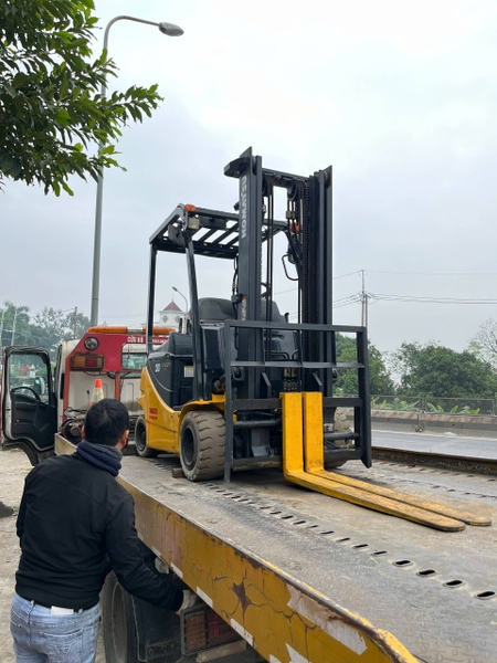 BÀN GIAO 1 XE NÂNG ĐIỆN 2 TẤN KOMATSU CHO KHÁCH TẠI BÌNH XUYÊN, VĨNH PHÚC
