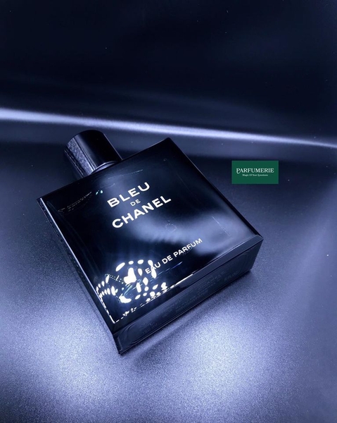 Bleu De Chanel là dòng nước hoa đốn tim triệu người dùng và trở thành mùi hương bán chạy nhất của hãng Chanel.