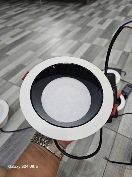 Âm trần tán quang chống chói Góc chiếu 90° Chip SAN'AN Nguồn PRI