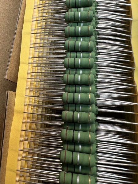 dien-tro-cam-cong-suat-5w-0-1r-0-1-ohm-5