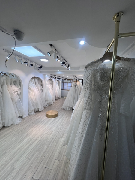 Giá treo váy cưới- sào treo áo dài-kệ treo quần áo shop cao 1m8 dài 1m5,  cam kết hàng đúng mô tả, chất lượng đảm bảo, đa dạng mẫu mã và kích