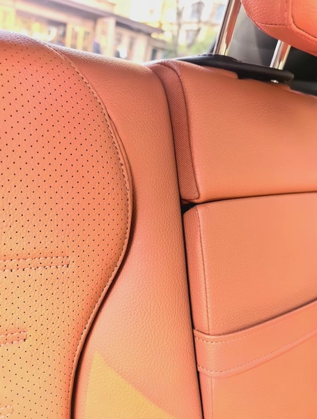 Độ ngả lưng ghế hàng hai Mercedes Benz GLC