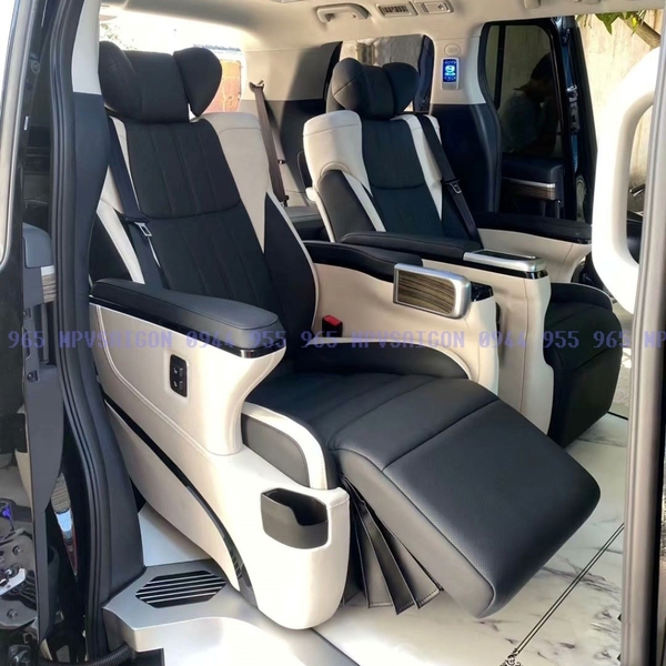 Ghế Limousine Vellfire có bàn xếp gọn