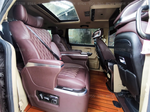 Độ limousine thương gia xe Sedona - Carnival 2024