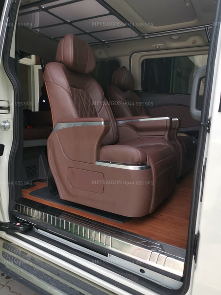 Độ nội thất Ford Tourneo Limousine thương gia cao cấp