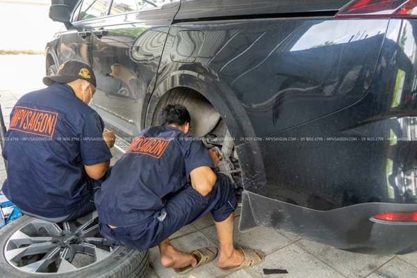 Nâng cấp phuộc Tein Japan Kia Carnival 2024 2025 - Giải pháp giúp xe êm ái bớt chòng chành