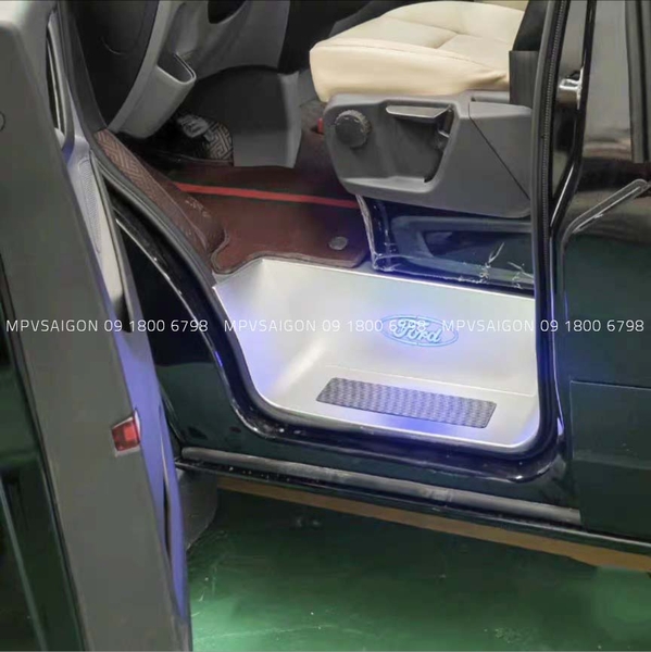 Ốp nhôm - ốp inox chống trầy cho Ford Transit mới 2024