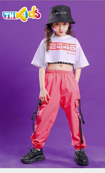Set 2046 Trắng + Bra Đen + Jogger Hồng