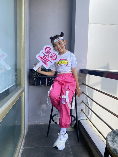 Set Phối Dây Trắng + Quần Jogger Hồng