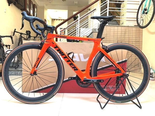 XE THANH LÝ VỚI GIÁ GỐC : TWITTER THUNDER - Khung, vành full Carbon, groupsets Retrospec 12 LÍP. Màu Cam