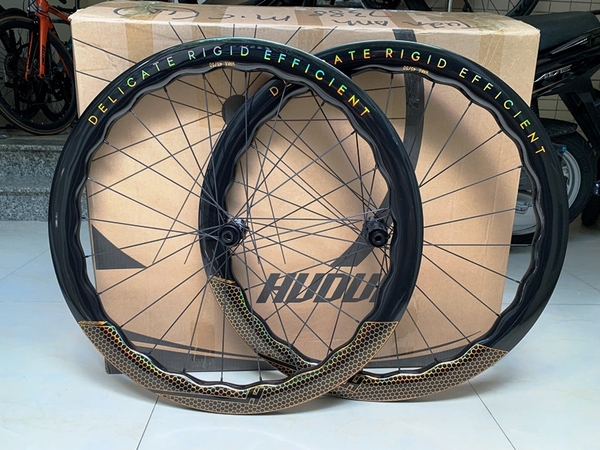 Bộ Vành (bánh) xe đạp đua DELICATE gợn sóng, thắng dĩa center lock - Full Carbon, mới 100% (còn TEM BẠC)