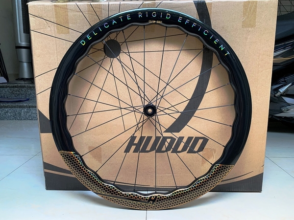 Bộ Vành (bánh) xe đạp đua DELICATE gợn sóng, thắng dĩa center lock - Full Carbon, mới 100% (còn TEM BẠC)