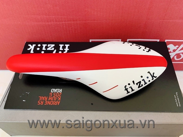 Yên xe đạp road (xe đạp đua) cao cấp, hàng chính hãng FI'ZI:K ARIONE R5. Màu trắng/đỏ