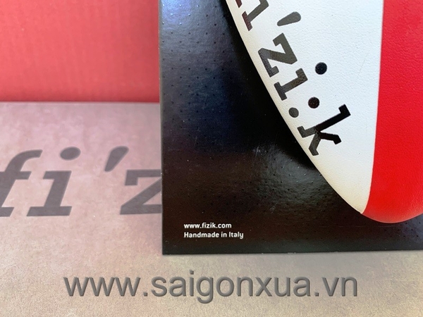 Yên xe đạp road (xe đạp đua) cao cấp, hàng chính hãng FI'ZI:K ARIONE R5. Màu trắng/đỏ