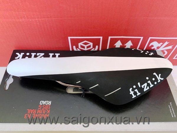 Yên xe đạp road (xe đạp đua) cao cấp, hàng chính hãng FI'ZI:K ARIONE R3. Màu đen/trắng