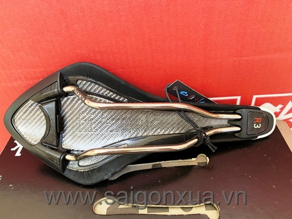 Yên xe đạp road (xe đạp đua) cao cấp, hàng chính hãng FI'ZI:K ARIONE R3. Màu đen/trắng