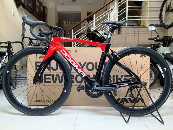 Xe đạp đua PINARELLO DOGMA F10 - Khung, vành Full Carbon, Full group Shimano 105 R7000. Màu Đen/Đỏ