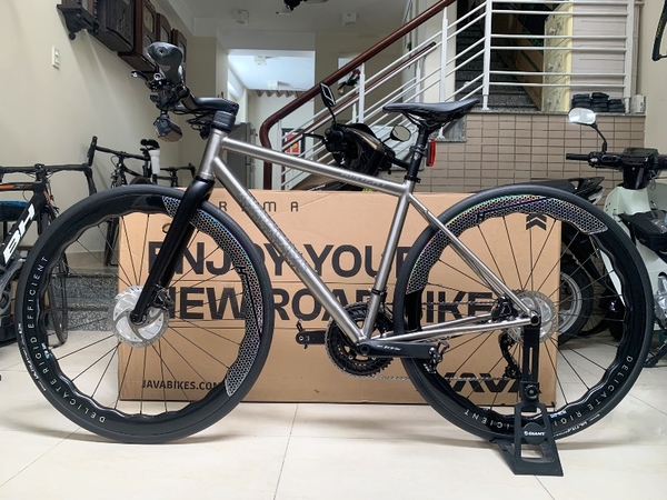 ROAD BIKE tay lái ngang HI-LIGHT R6 Disc, Khung TITANIUM - vành Carbon, groupsets Shimano 105 R7000 thắng dĩa dầu