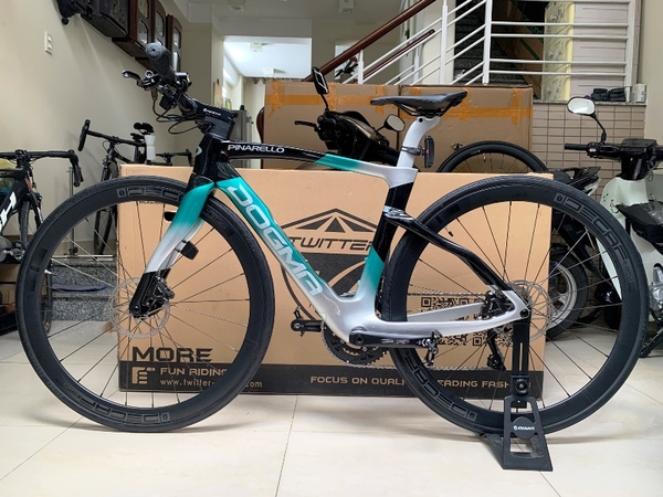 ROAD BIKE tay lái ngang PINA F14, Khung carbon - vành nhôm, groupsets Shimano 105. Thắng đĩa dầu
