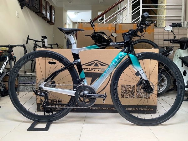 ROAD BIKE tay lái ngang PINA F14, Khung carbon - vành nhôm, groupsets Shimano 105. Thắng đĩa dầu