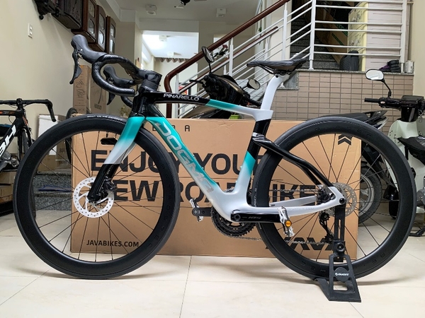 Xe đạp đua PINARELLO DOGMA F (F14) - Khung, vành Full Carbon, Full group Shimano 105 R7120 thắng đĩa dầu. Màu Đen/Xanh/Bạc