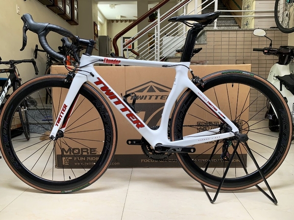 XE THANH LÝ VỚI GIÁ GỐC : TWITTER THUNDER - Khung, vành full Carbon, groupsets Retrospec 12 LÍP. Màu Trắng