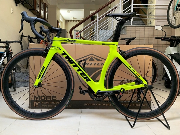 XE THANH LÝ VỚI GIÁ GỐC : TWITTER THUNDER - Khung, vành full Carbon, groupsets Retrospec 12 LÍP. Màu Vàng chanh