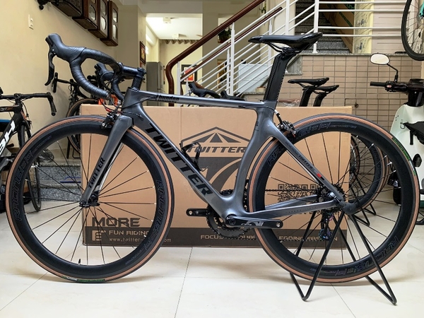 XE THANH LÝ VỚI GIÁ GỐC : TWITTER THUNDER - Khung, vành full Carbon, groupsets Retrospec 12 LÍP. Màu Xám Lông chuột