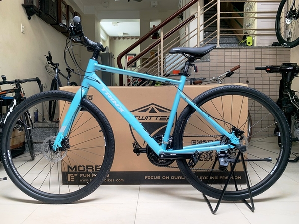 Xe đạp thể thao touring TRINX (THẮNG ĐĨA DẦU), Group Shimano 24 tốc độ. Hàng nhập khẩu nguyên chiếc, mới 100%. Màu Xanh ngọc