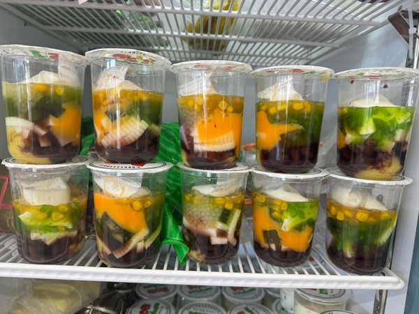 Chè thập cẩm (dạng cốc)