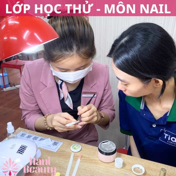 Sai lầm khi bảo quản cọ đắp bột chính hãng Hani Beauty dễ làm hỏng cọ.