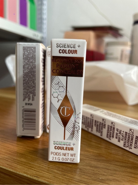 Che khuyết điểm mini 2,1gr Charlotte Tilbury tone 4