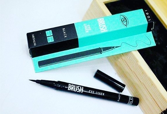 Black-Pen Eyeliner Idol Aritaum
